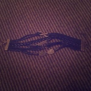 Bracelet never worn. (Downsizing)